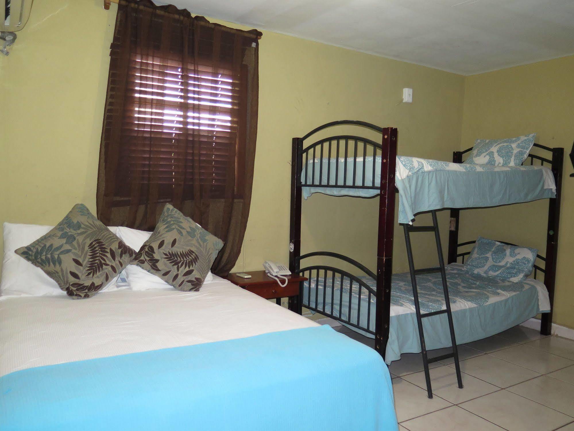 Panama House Bed & Breakfast Exterior photo
